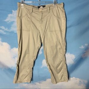 R4R- Khaki Capri size 13
